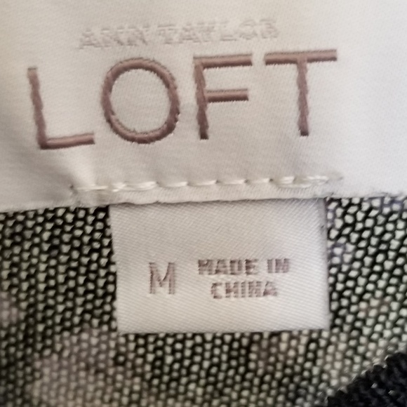 Dressy long sleeeve, light weight, knit top.  EUC - Picture 3 of 7